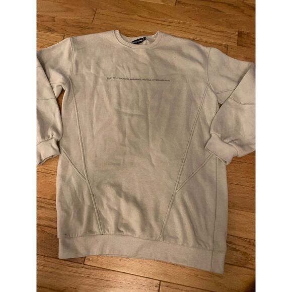 PrettyLittleThing, women's tan long sleeve, oversized crew neck sweater sz 4 - Picture 1 of 9